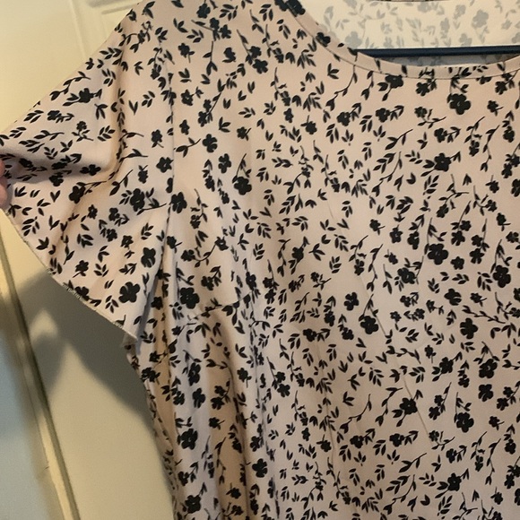 SUPER CUTE 🥰 Tan & Black Floral Print Blouse!! XL - Picture 11 of 16